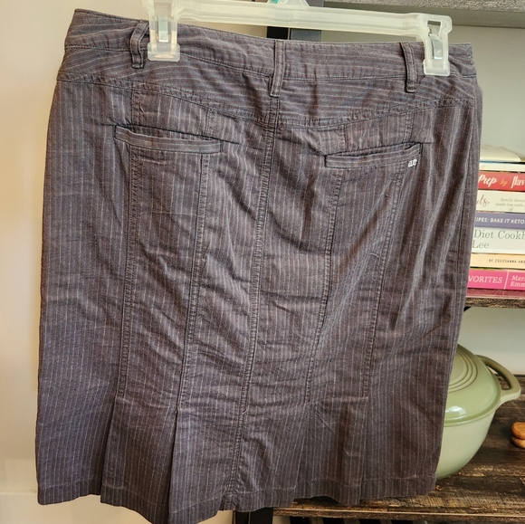 Cute American Eagle Size 4 Midi Mini Skirt Casual Comfy Vintage Tiny Stripe - Picture 2 of 8